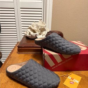 FitFlop Sz 11 Quilted Padded Chrissie Clog Slippers Gray